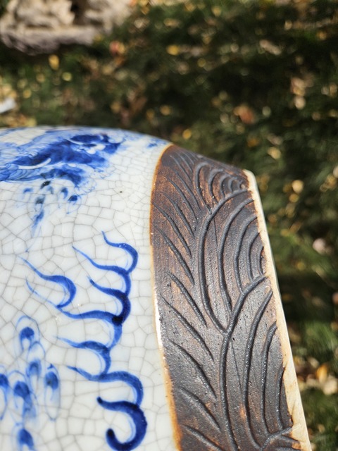 古玩陶瓷哥釉青花獅子銹球卷缸真品鑒賞圖