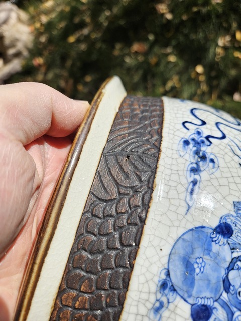 古玩陶瓷哥釉青花獅子銹球卷缸真品鑒賞圖