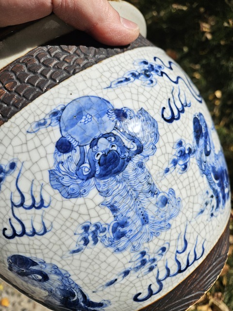 古玩陶瓷哥釉青花獅子銹球卷缸真品鑒賞圖