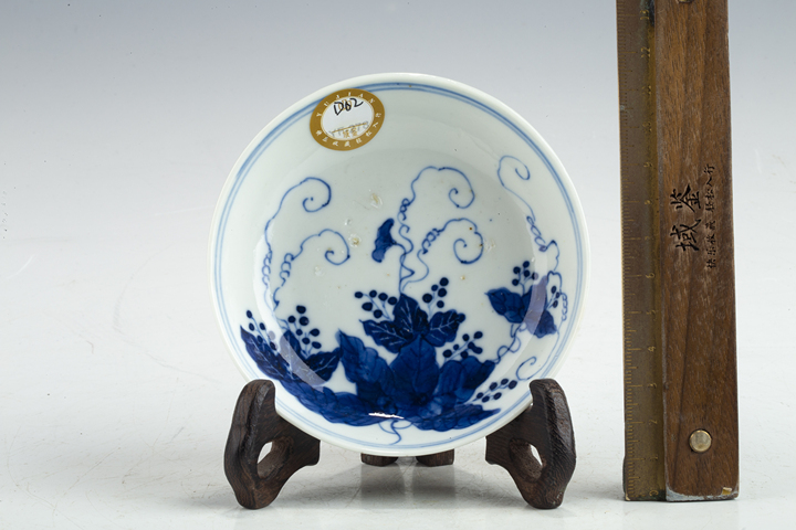 古玩陶瓷民國·青花葡萄紋碟真品鑒賞圖
