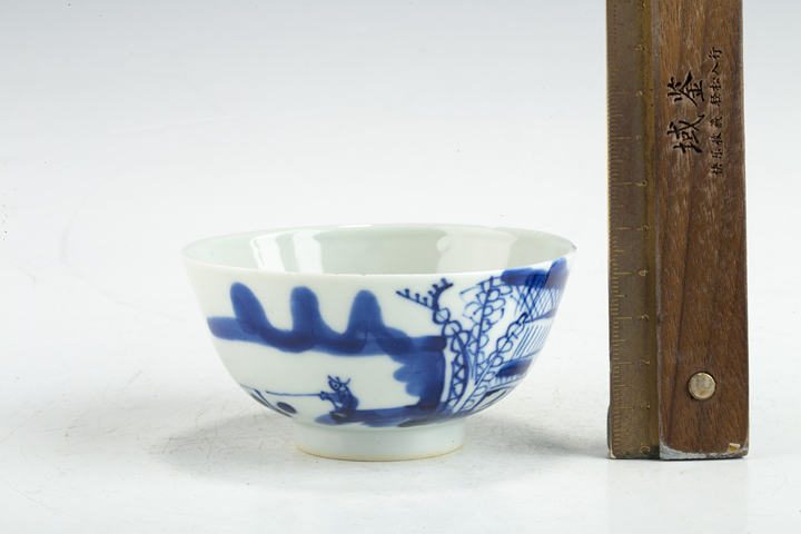 古玩陶瓷清晚·青花山水垂釣紋杯真品鑒賞圖