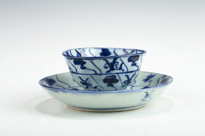 古玩陶瓷清中·青花靈芝花卉紋碗碟一套拍賣，當前價格690元