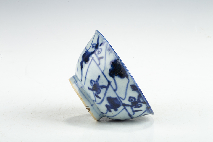 古玩陶瓷清中·青花靈芝花卉紋碗碟一套拍賣，當前價格690元