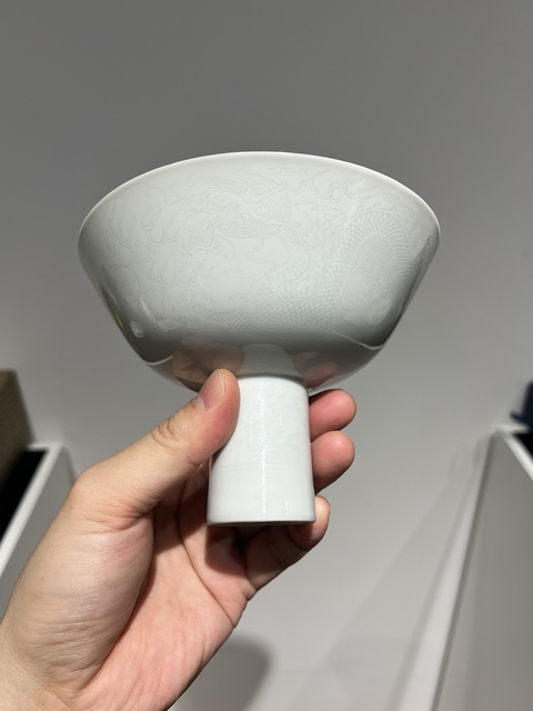 古玩陶瓷白釉暗刻高足碗真品鑒賞圖