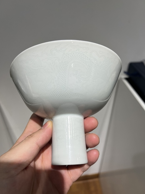 古玩陶瓷白釉暗刻高足碗真品鑒賞圖