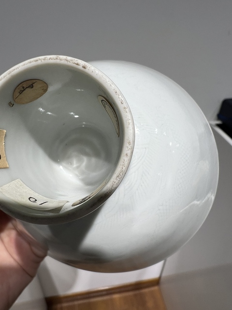 古玩陶瓷清乾隆 白釉暗刻龍紋高足碗真品鑒賞圖