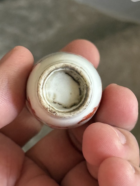 古玩陶瓷龍紋礬紅鼻煙壺真品鑒賞圖