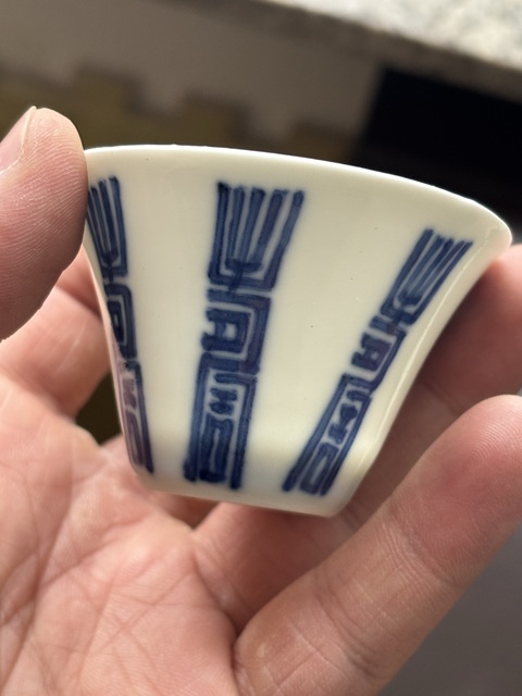 古玩陶瓷壽字紋青花馬蹄杯真品鑒賞圖