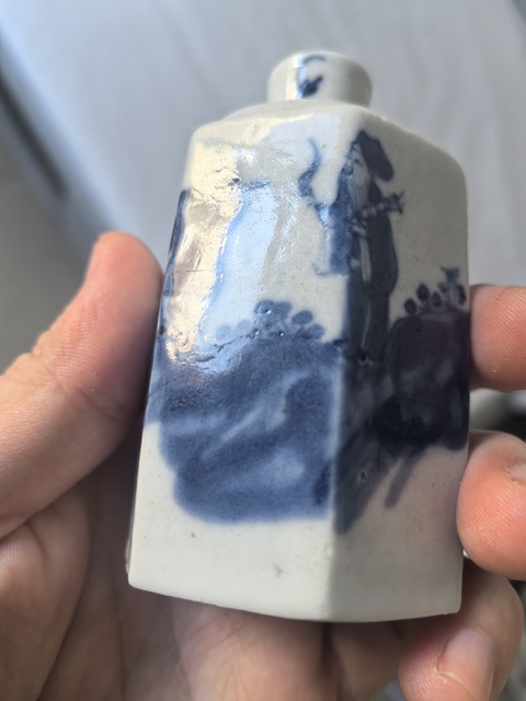 古玩陶瓷張果老韓湘子六方青花鼻煙壺真品鑒賞圖