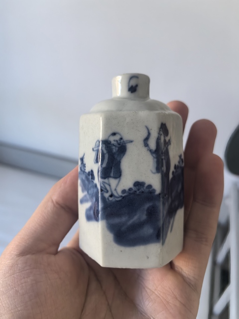 古玩陶瓷張果老韓湘子六方青花鼻煙壺真品鑒賞圖