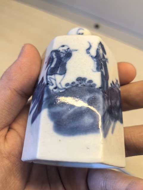 古玩陶瓷張果老韓湘子六方青花鼻煙壺真品鑒賞圖