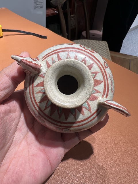 古玩陶瓷紅綠彩雞首壺真品鑒賞圖