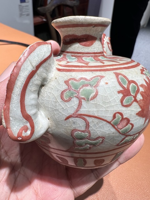 古玩陶瓷紅綠彩雞首壺真品鑒賞圖