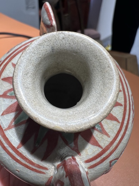 古玩陶瓷紅綠彩雞首壺真品鑒賞圖