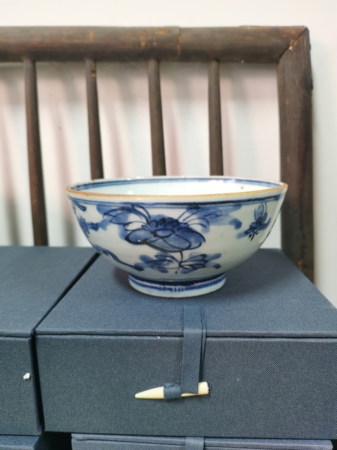 古玩陶瓷明末清初 青花鳳凰花卉紋碗真品鑒賞圖