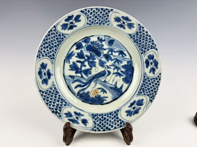 古玩陶瓷明晚期·青花鳳穿牡丹紋大盤真品鑒賞圖