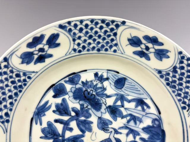 古玩陶瓷明晚期·青花鳳穿牡丹紋大盤真品鑒賞圖