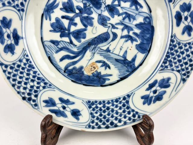 古玩陶瓷明晚期·青花鳳穿牡丹紋大盤真品鑒賞圖