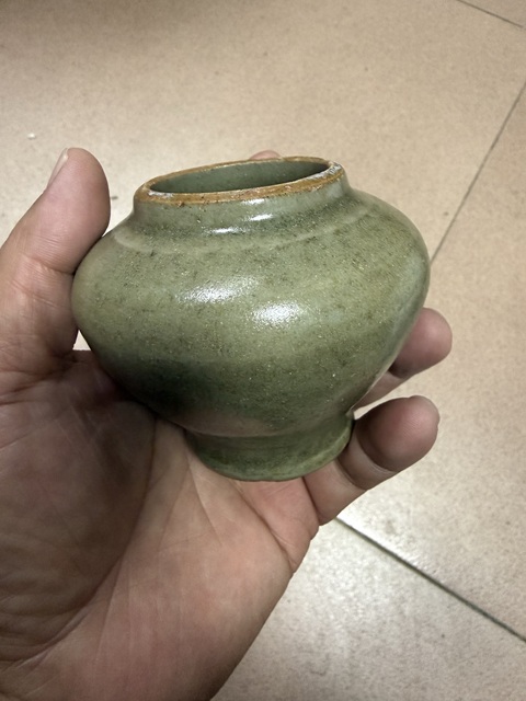 古玩陶瓷龍泉青瓷罐真品鑒賞圖