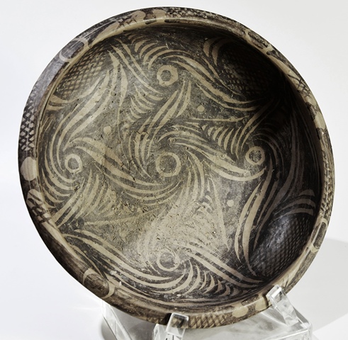 古玩陶瓷有補彩的馬家窯盤真品鑒賞圖