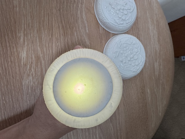 古玩陶瓷明代晚期德化窯白釉模印粉盒真品鑒賞圖