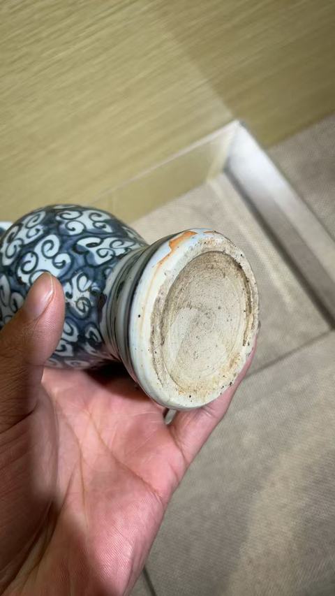 古玩陶瓷青花云紋盤口瓶真品鑒賞圖