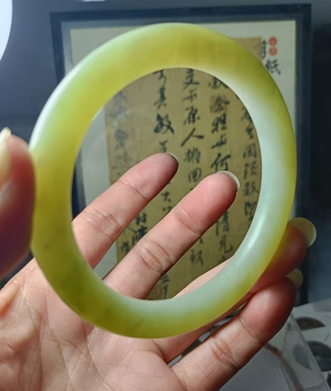 古玩玉器岫玉素紋手鐲真品鑒賞圖