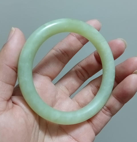 古玩玉器岫玉素紋手鐲真品鑒賞圖