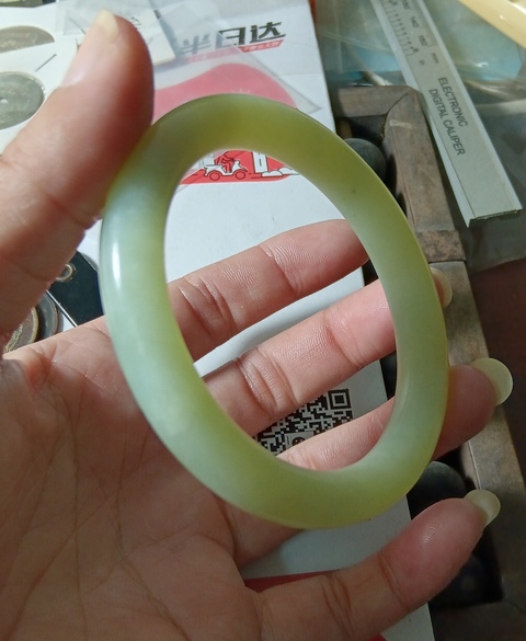 古玩玉器岫玉素紋手鐲真品鑒賞圖