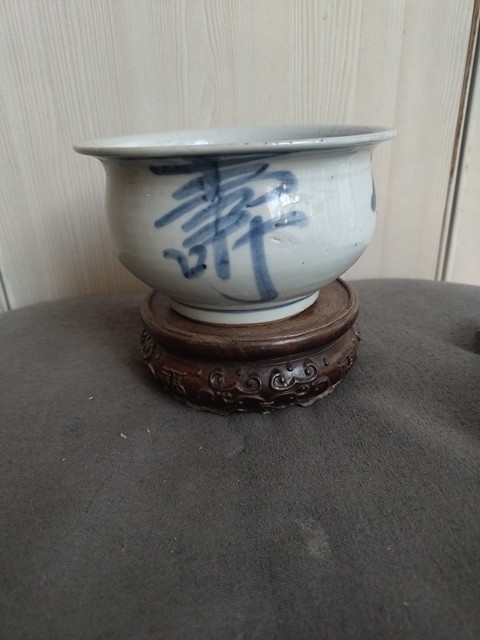 古玩陶瓷吉語紋青花圈足羅漢香爐真品鑒賞圖