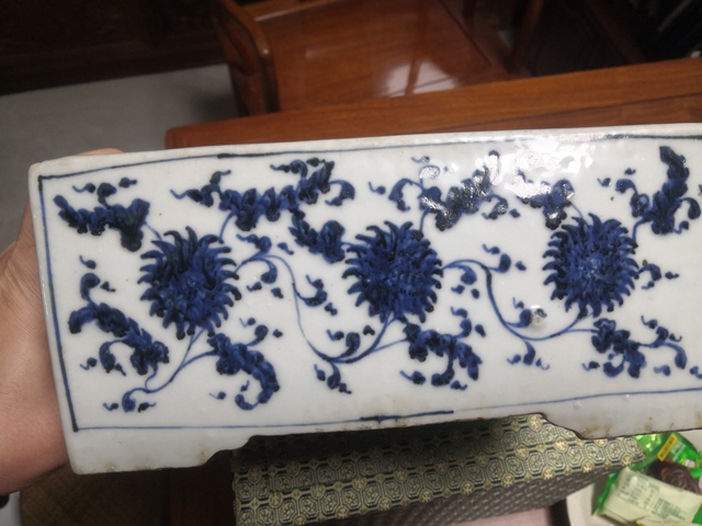 古玩陶瓷花卉紋青花花盆真品鑒賞圖