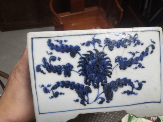 古玩陶瓷花卉紋青花花盆真品鑒賞圖