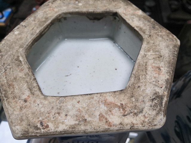 古玩陶瓷光緒青花山水紋六方瓶真品鑒賞圖