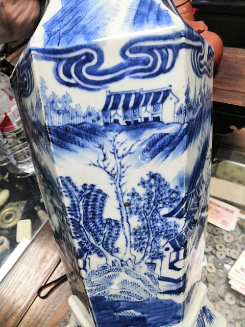 古玩陶瓷光緒青花山水紋六方瓶真品鑒賞圖