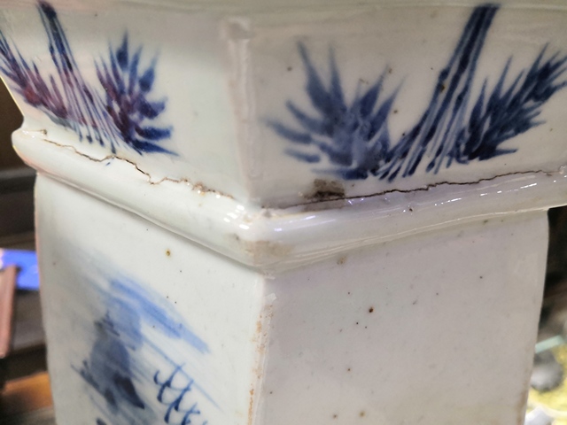 古玩陶瓷光緒青花山水紋六方瓶真品鑒賞圖