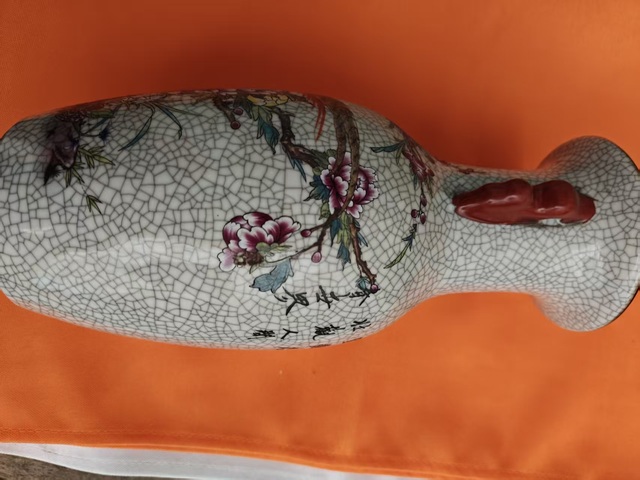 古玩陶瓷哥釉粉彩花鳥紋盤口瓶真品鑒賞圖