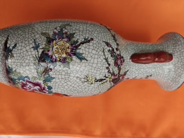 古玩陶瓷哥釉粉彩花鳥紋盤口瓶真品鑒賞圖