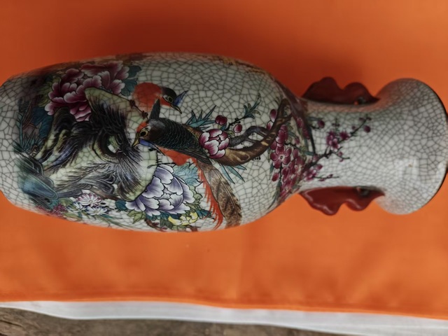 古玩陶瓷哥釉粉彩花鳥紋盤口瓶真品鑒賞圖