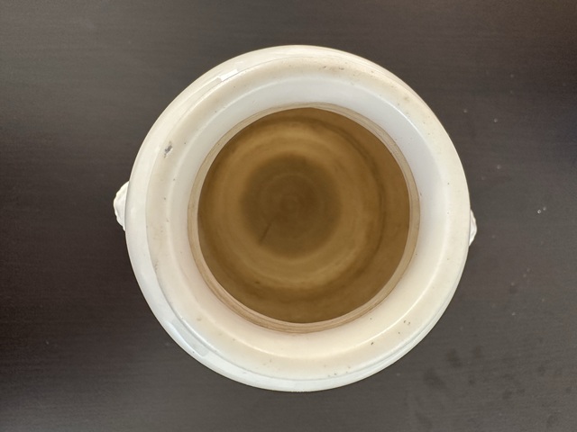 古玩陶瓷清代時期德化窯白釉雙獅頭筒瓶真品鑒賞圖