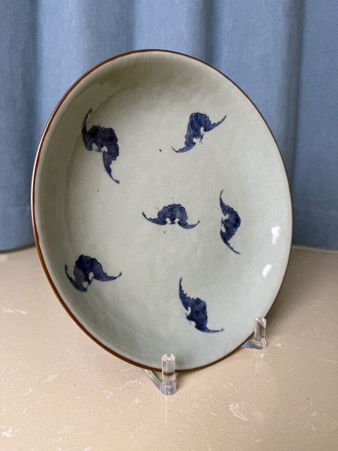 古玩陶瓷清乾隆 二級官豆青青花云蝠紋大盤真品鑒賞圖