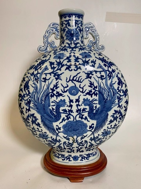 古玩陶瓷青花鳳紋雙耳抱月瓶真品鑒賞圖