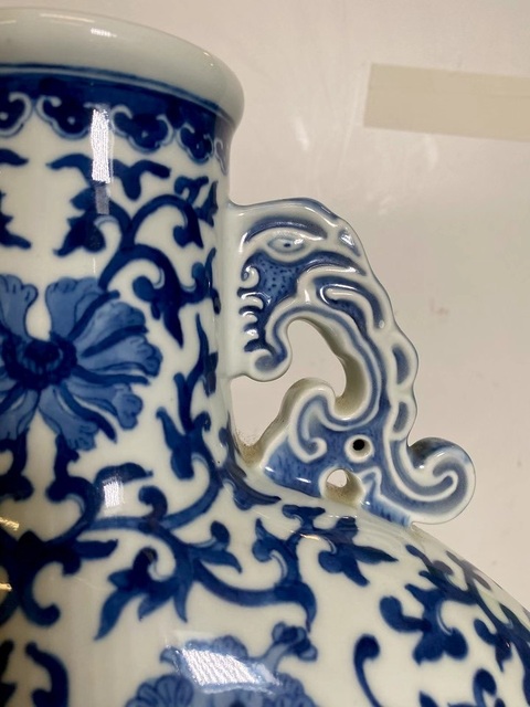 古玩陶瓷青花鳳紋雙耳抱月瓶真品鑒賞圖