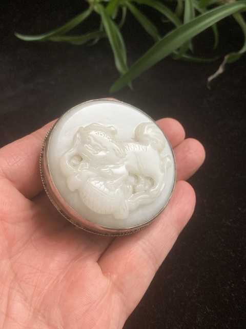 古玩玉器和田玉“獅子繡球”帶穿真品鑒賞圖