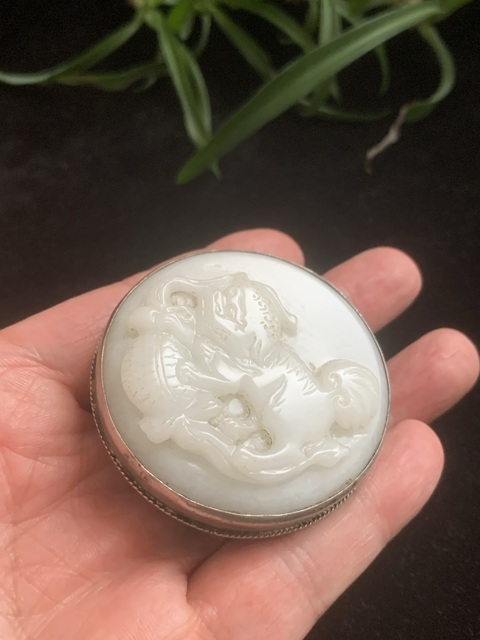 古玩玉器和田玉“獅子繡球”帶穿真品鑒賞圖