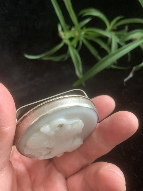 古玩玉器和田玉“獅子繡球”帶穿真品鑒賞圖