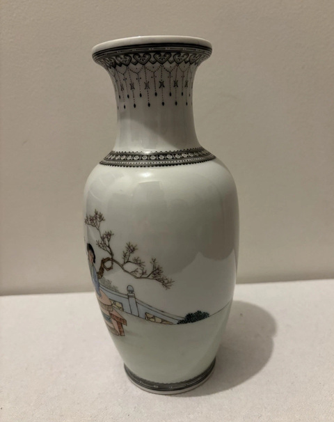 古玩陶瓷粉彩人物故事瓶真品鑒賞圖