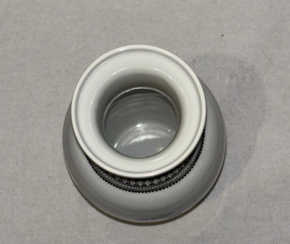 古玩陶瓷粉彩人物故事瓶真品鑒賞圖