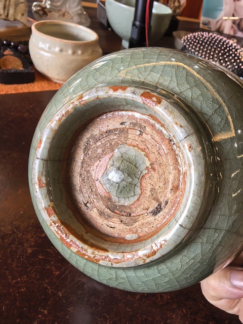 古玩陶瓷龍泉青瓷刻魚紋茶碗真品鑒賞圖