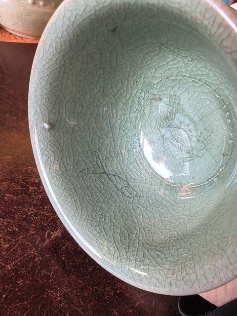 古玩陶瓷龍泉青瓷刻魚紋茶碗真品鑒賞圖