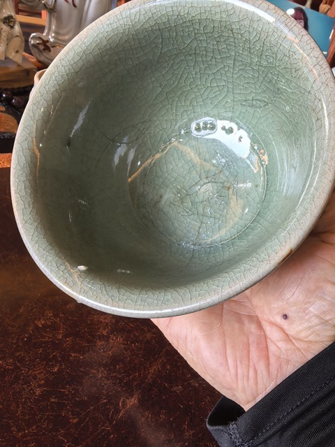 古玩陶瓷龍泉青瓷刻魚紋茶碗真品鑒賞圖